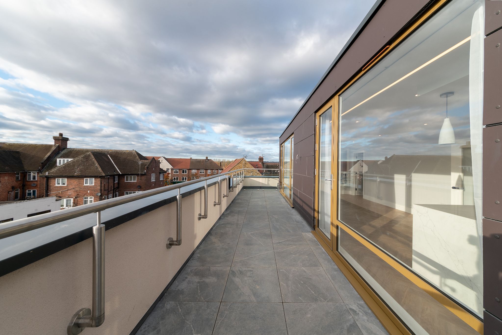2 bedroom apartment flat/apartment To Let in London - Private terrace