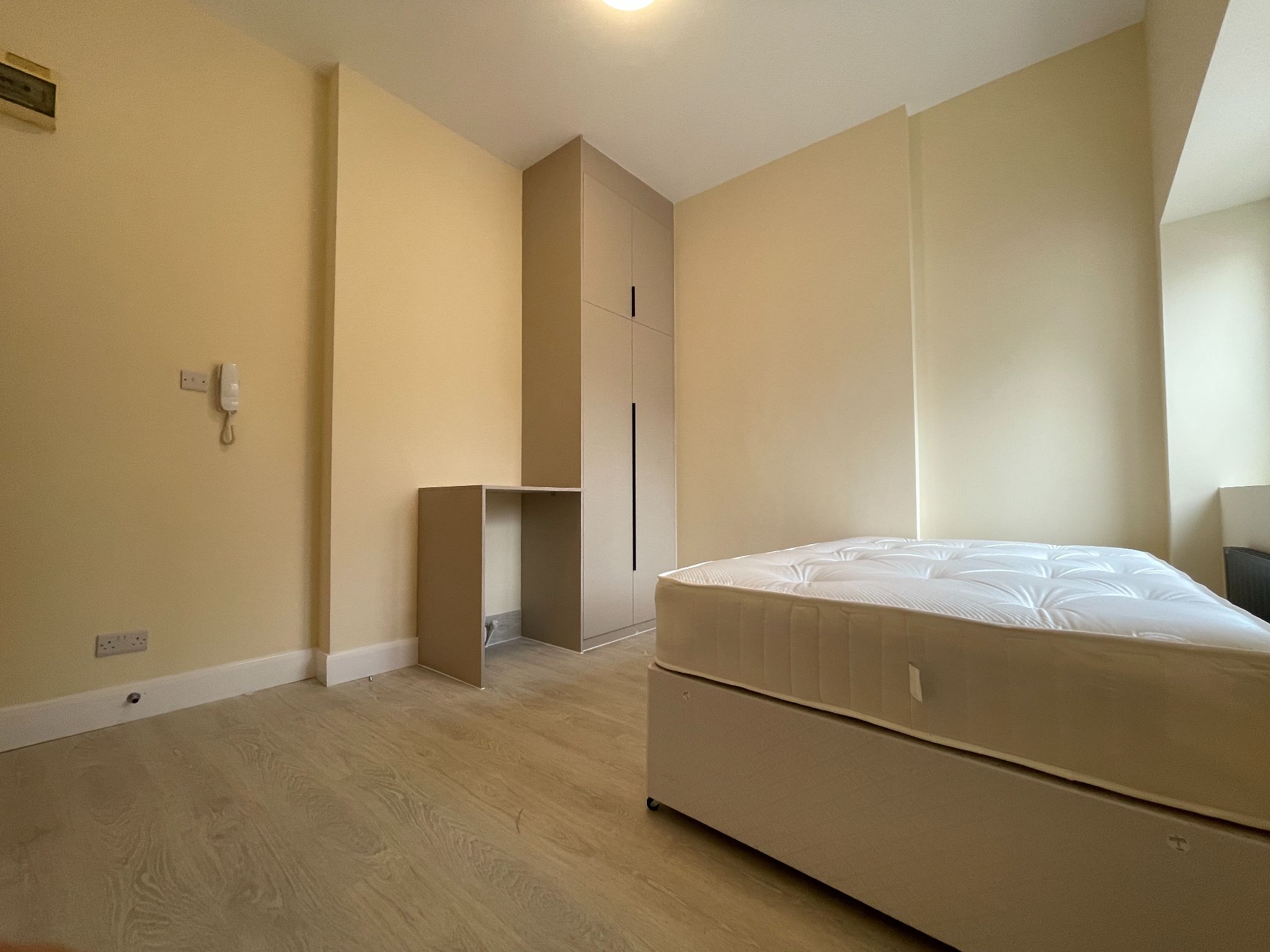 1 bedroom studio flat/apartment To Let in Cricklewood - Property photograph