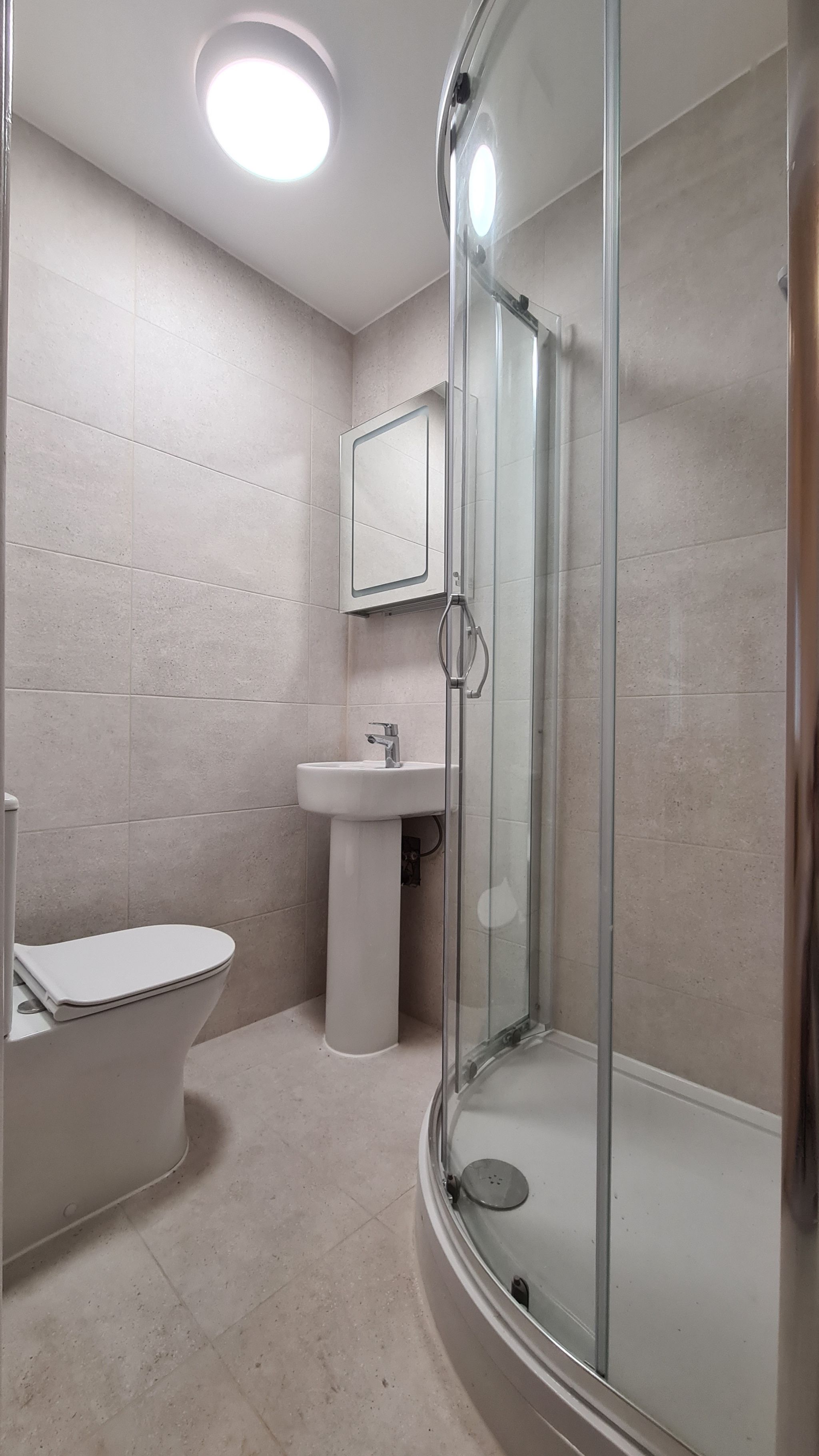 1 bedroom studio flat/apartment To Let in Cricklewood - Photograph 3
