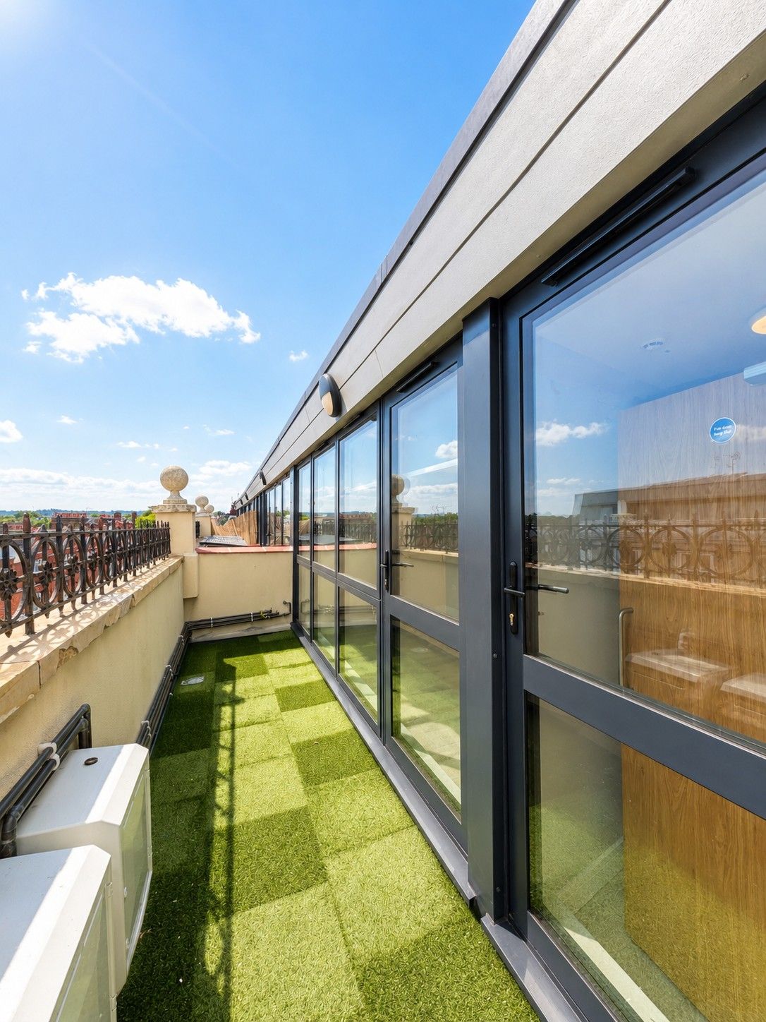 2 bedroom apartment flat/apartment To Let in Willesden - Property photograph