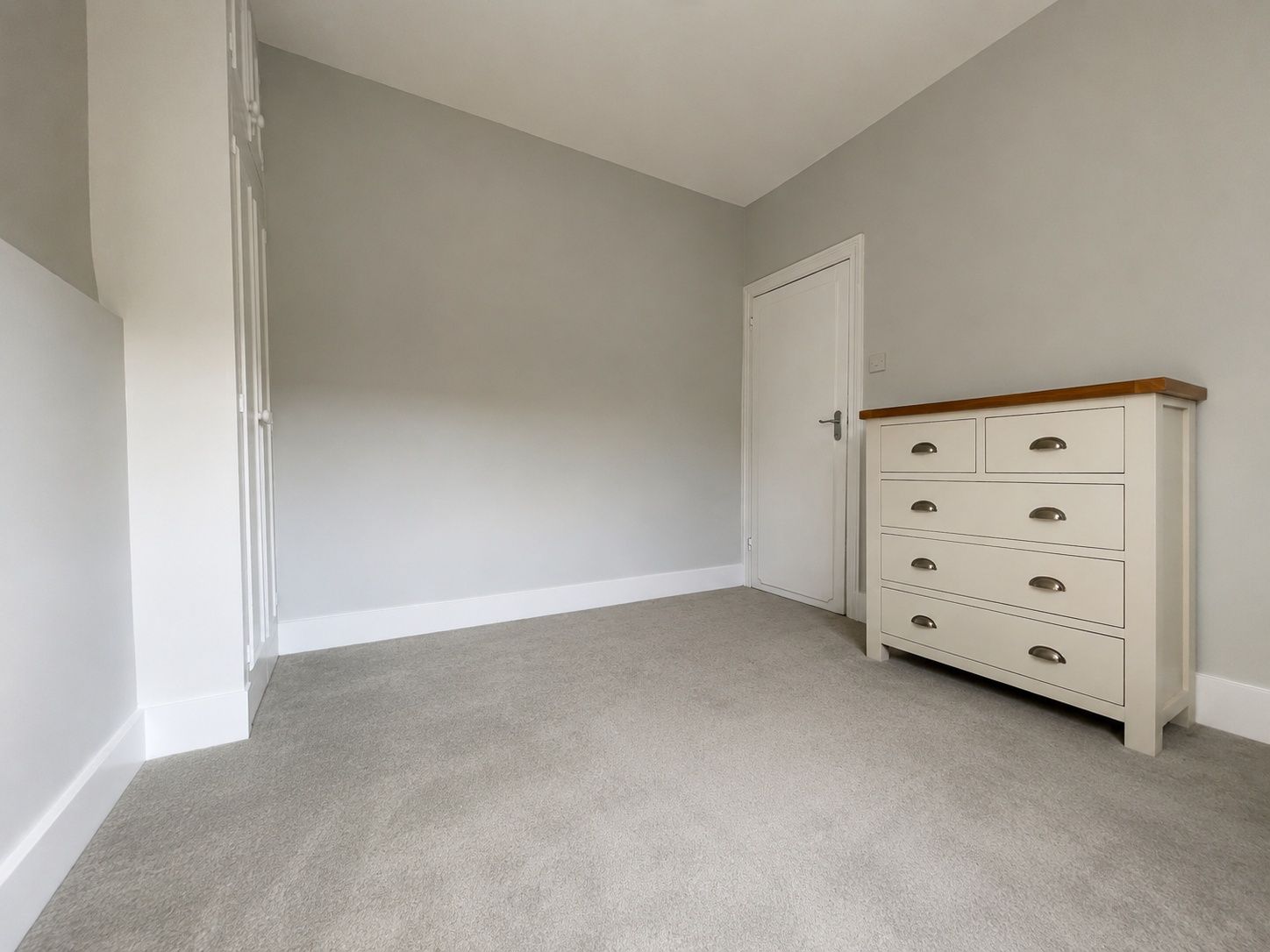 2 bedroom apartment flat/apartment To Let in London - Photograph 4