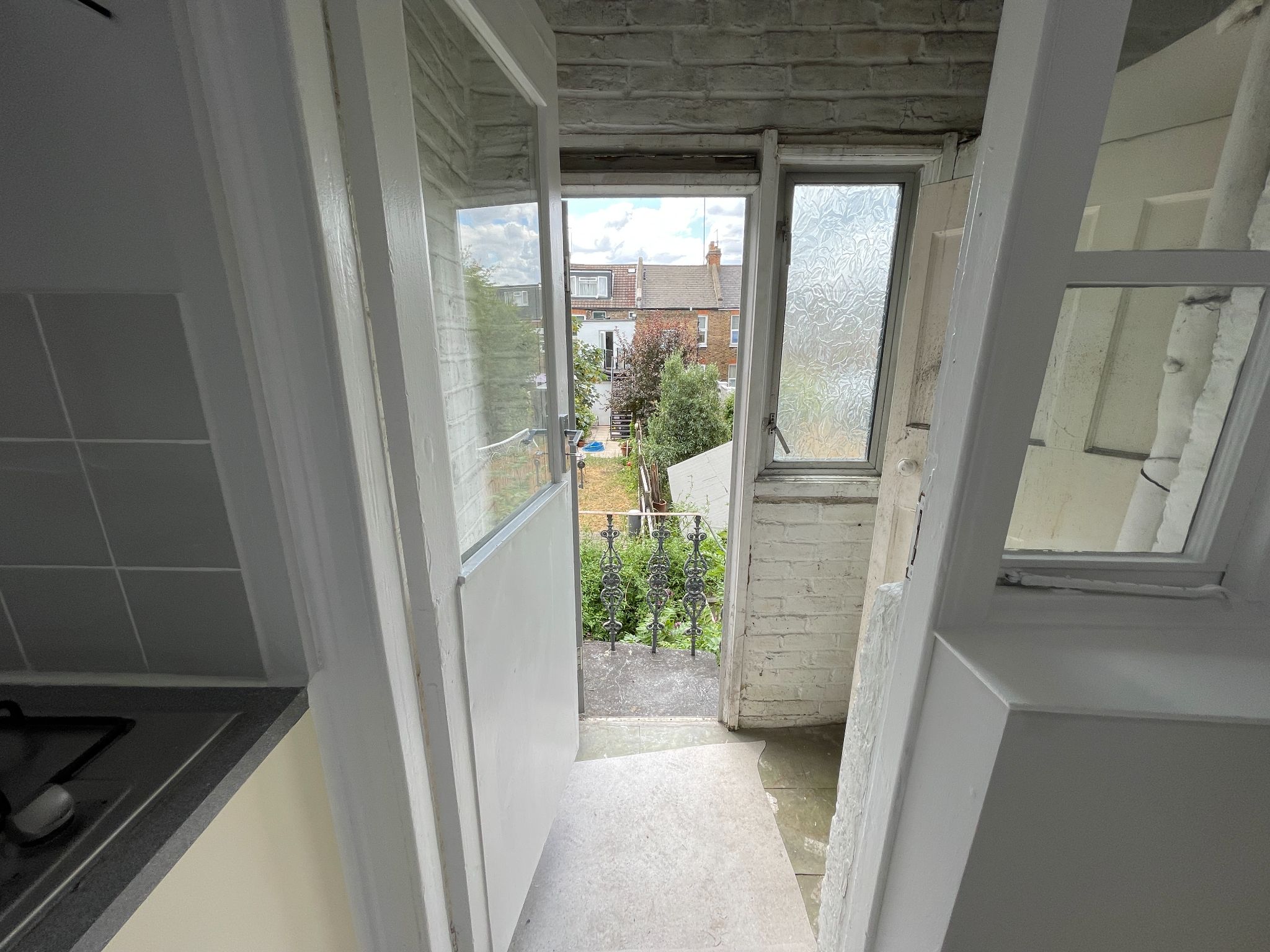 2 bedroom apartment flat/apartment To Let in London - Photograph 10