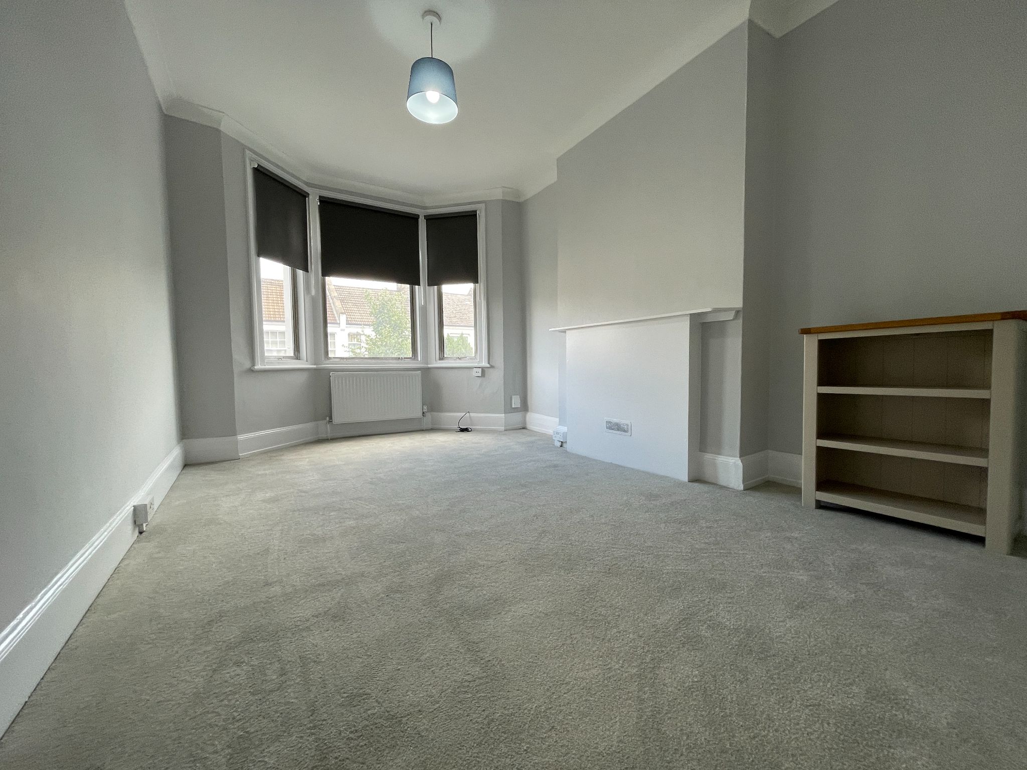 2 bedroom apartment flat/apartment To Let in London - Property photograph