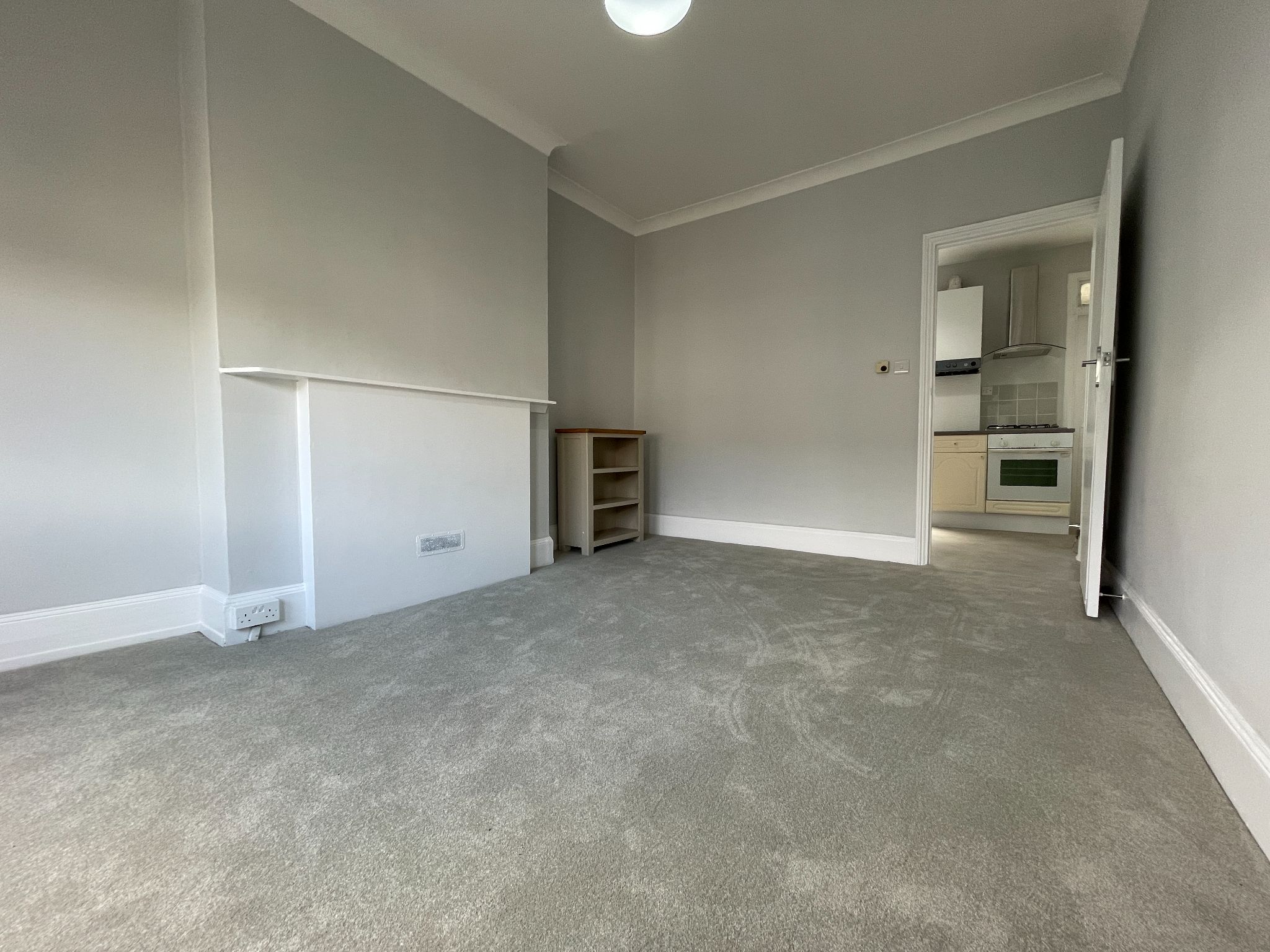 2 bedroom apartment flat/apartment To Let in London - Property photograph