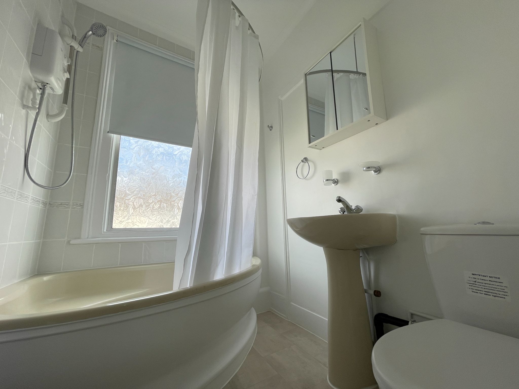 2 bedroom apartment flat/apartment To Let in London - Photograph 6