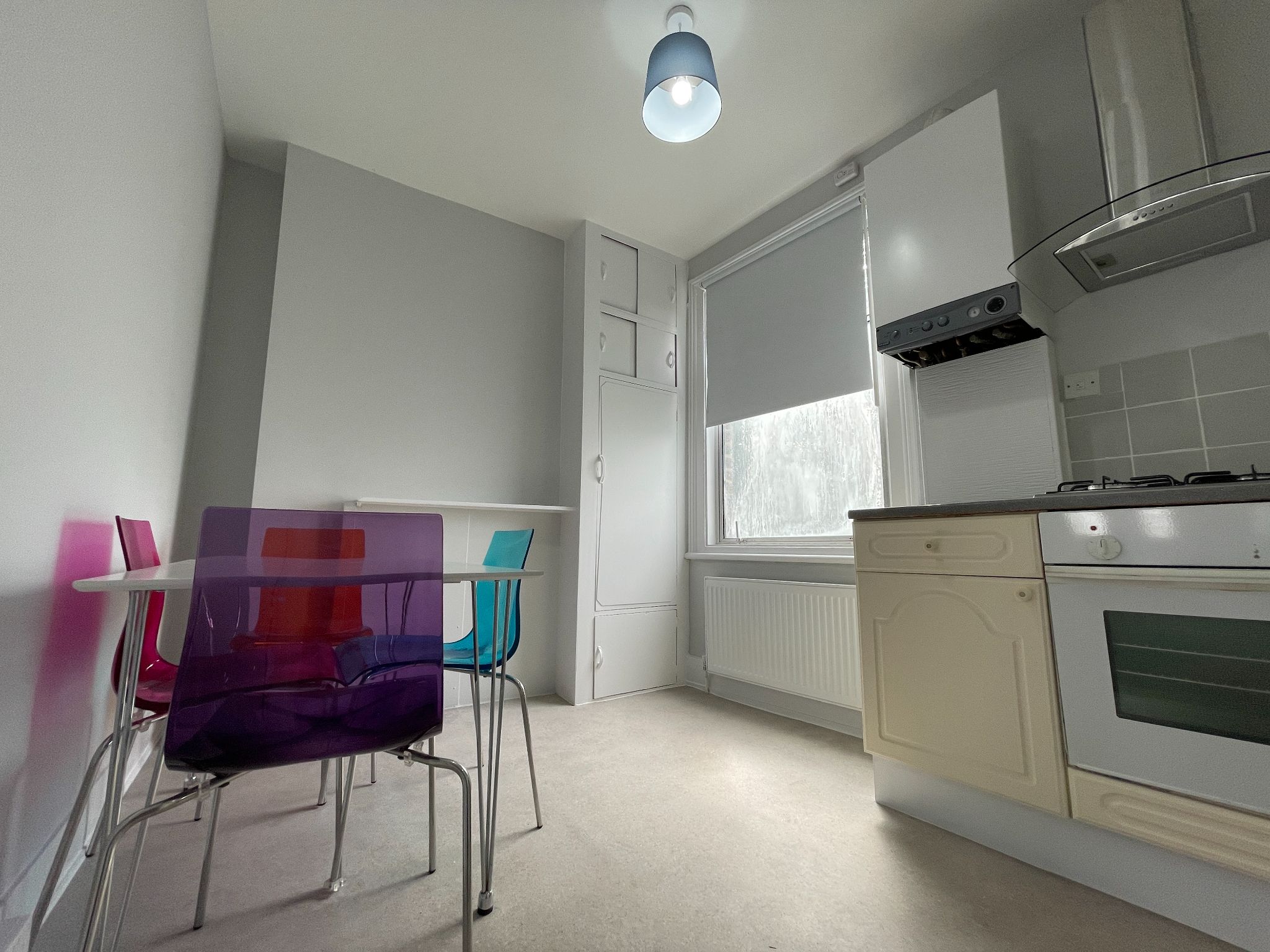 2 bedroom apartment flat/apartment To Let in London - Property photograph