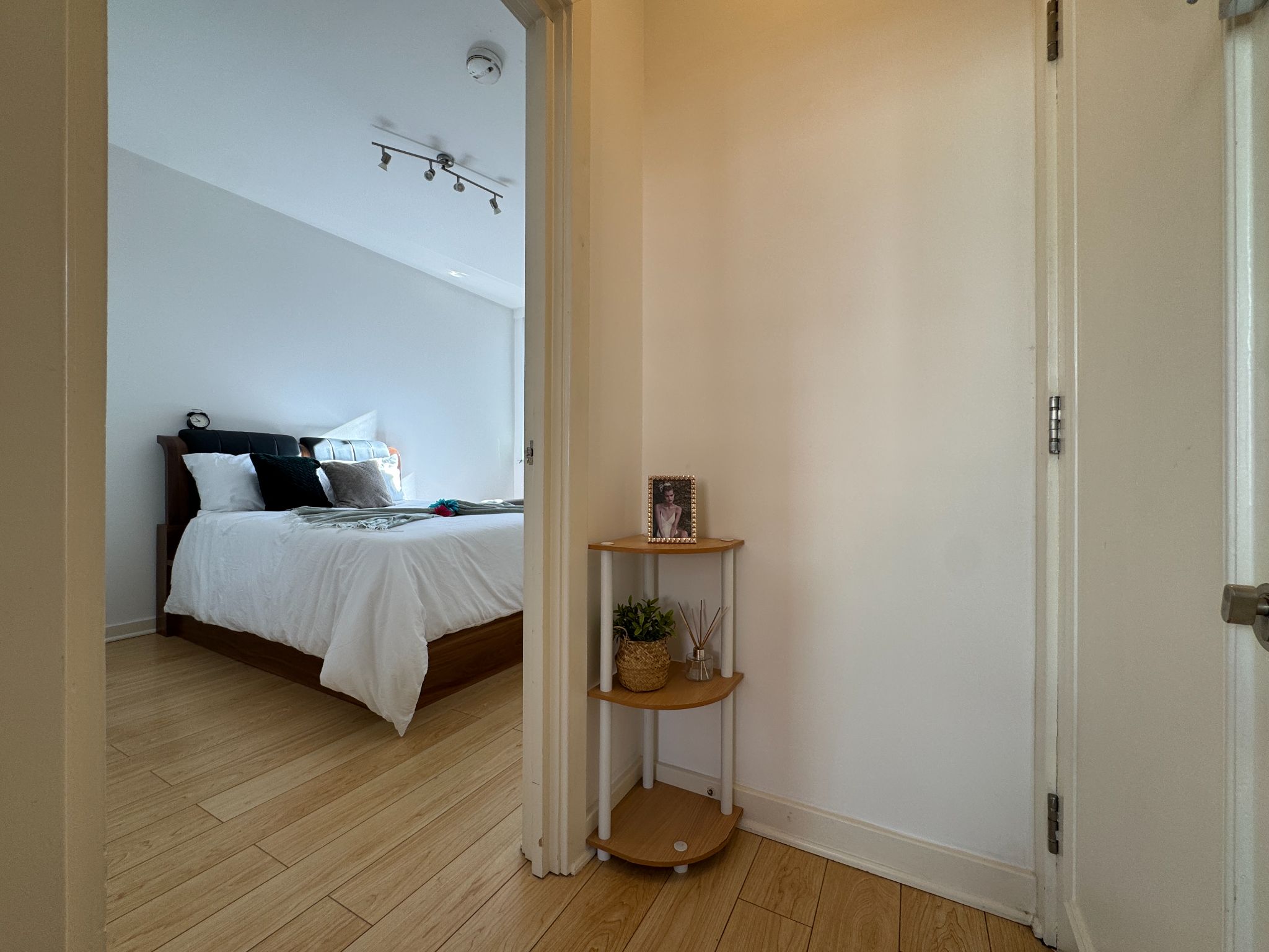 1 bedroom apartment flat/apartment To Let in Enfield - Photograph 4