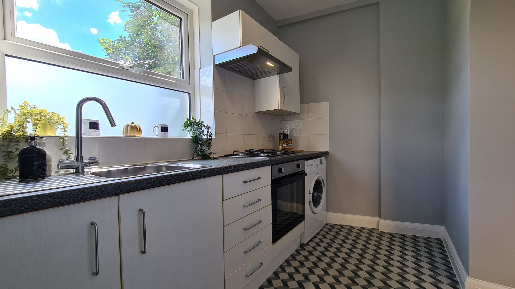 2 bedroom apartment flat/apartment To Let in Willesden - Property photograph