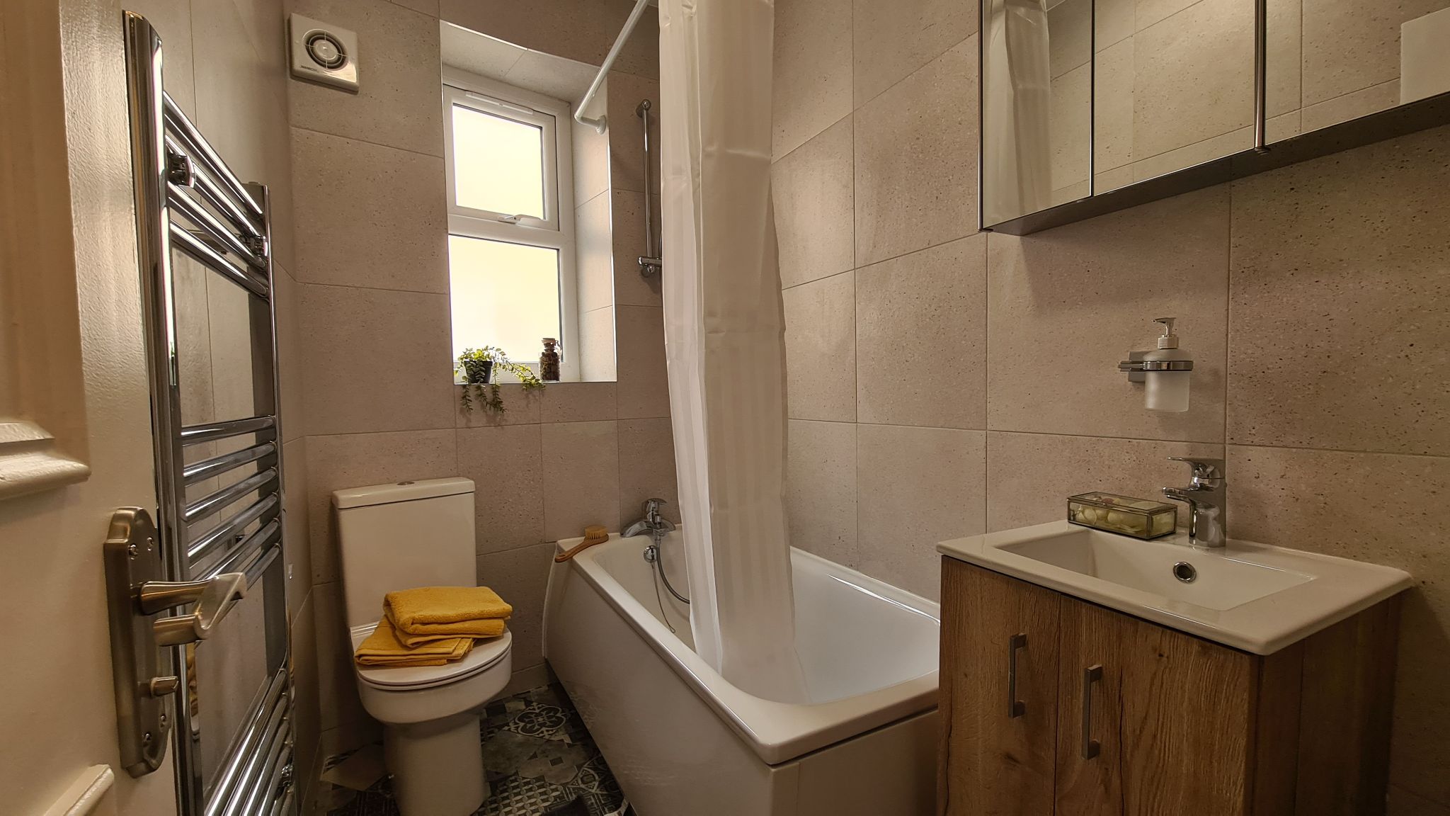 2 bedroom apartment flat/apartment To Let in Willesden - Photograph 5