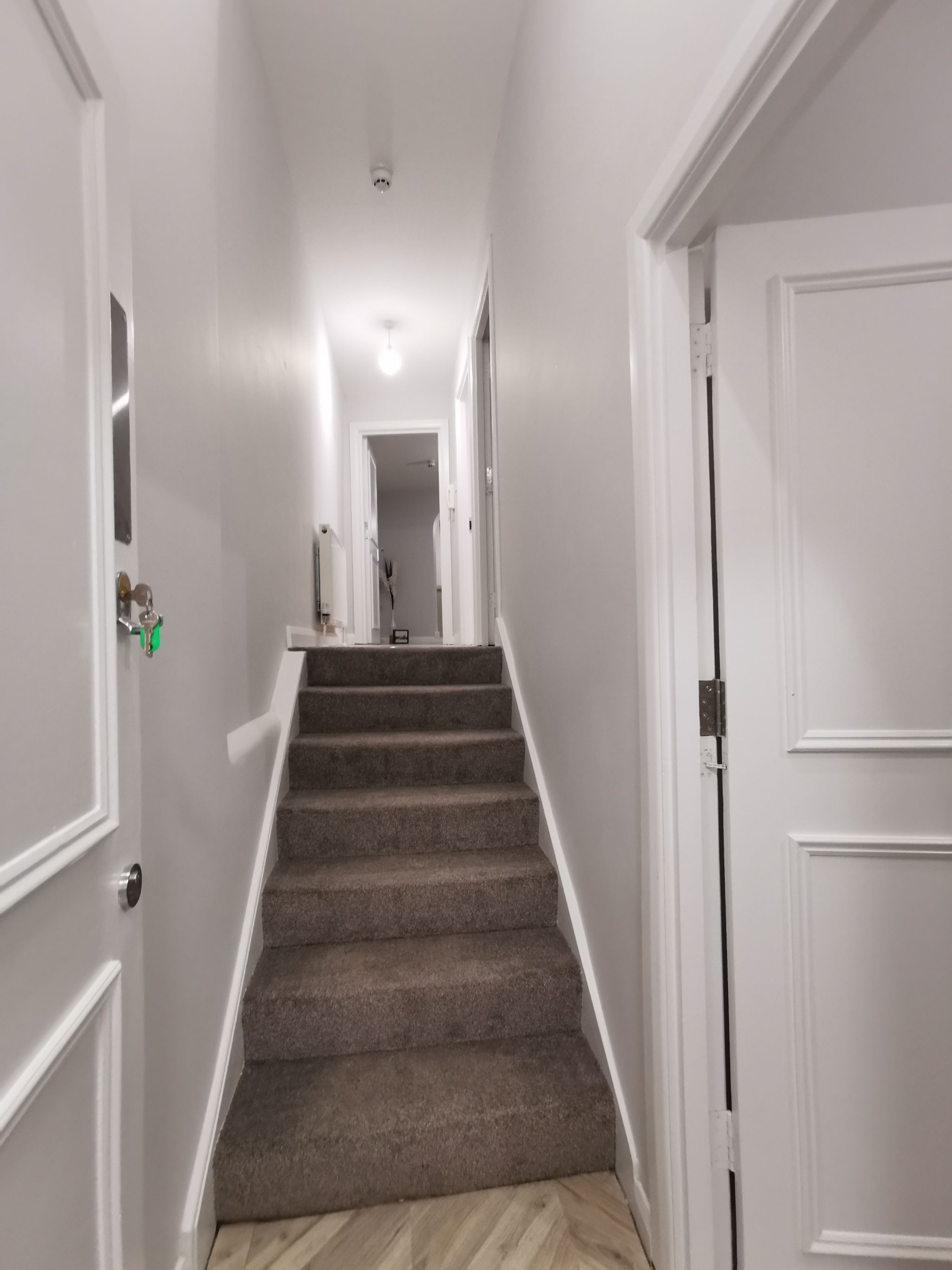 2 bedroom flat flat/apartment To Let in Willesden - Photograph 6