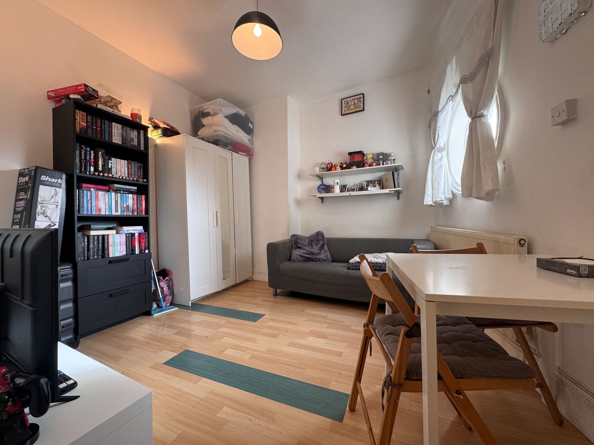 1 bedroom flat flat/apartment To Let in London - Property photograph