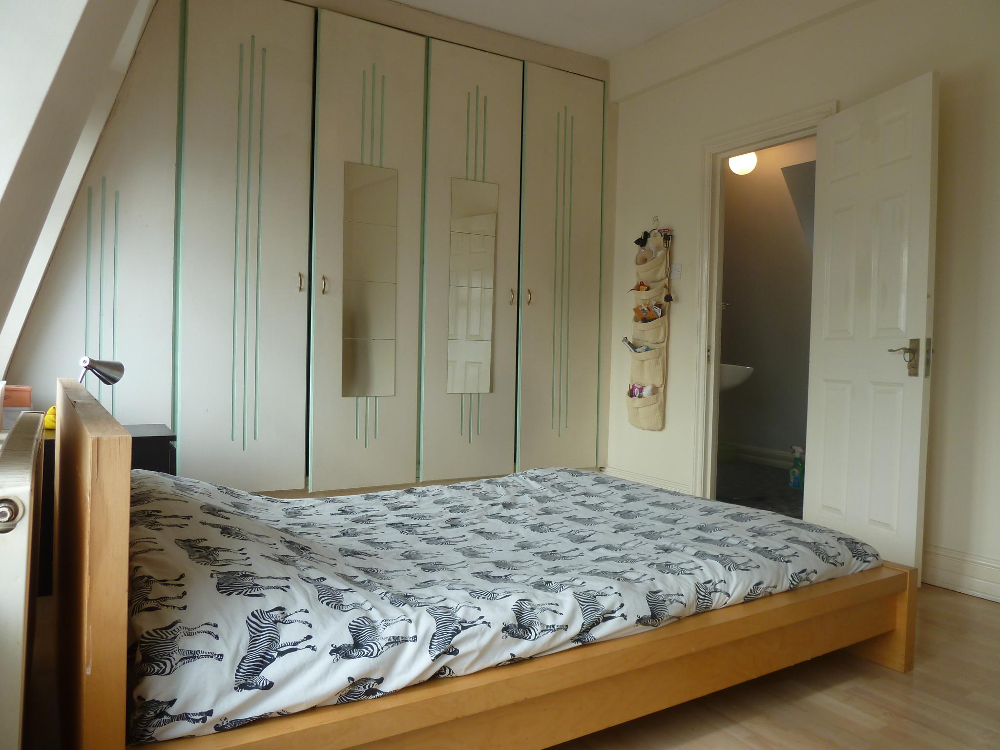 1 bedroom apartment flat/apartment To Let in London - Property photograph