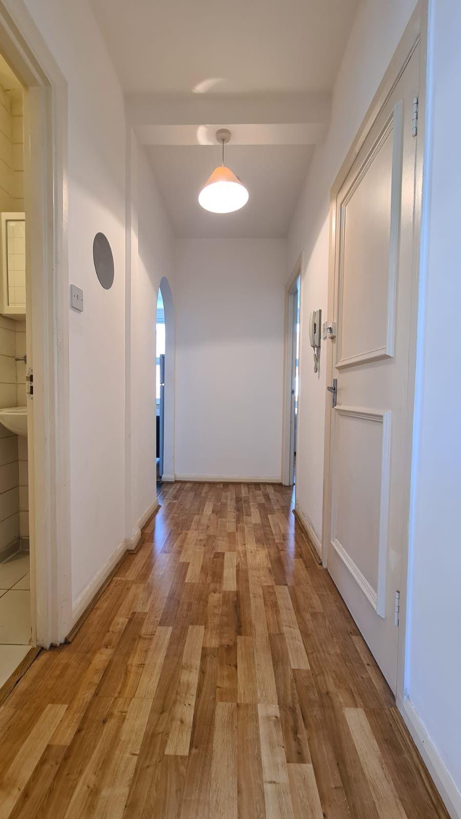 2 bedroom flat flat/apartment To Let in Willesden - Photograph 7