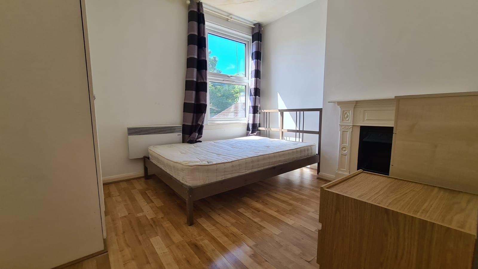 2 bedroom flat flat/apartment To Let in Willesden - Photograph 3