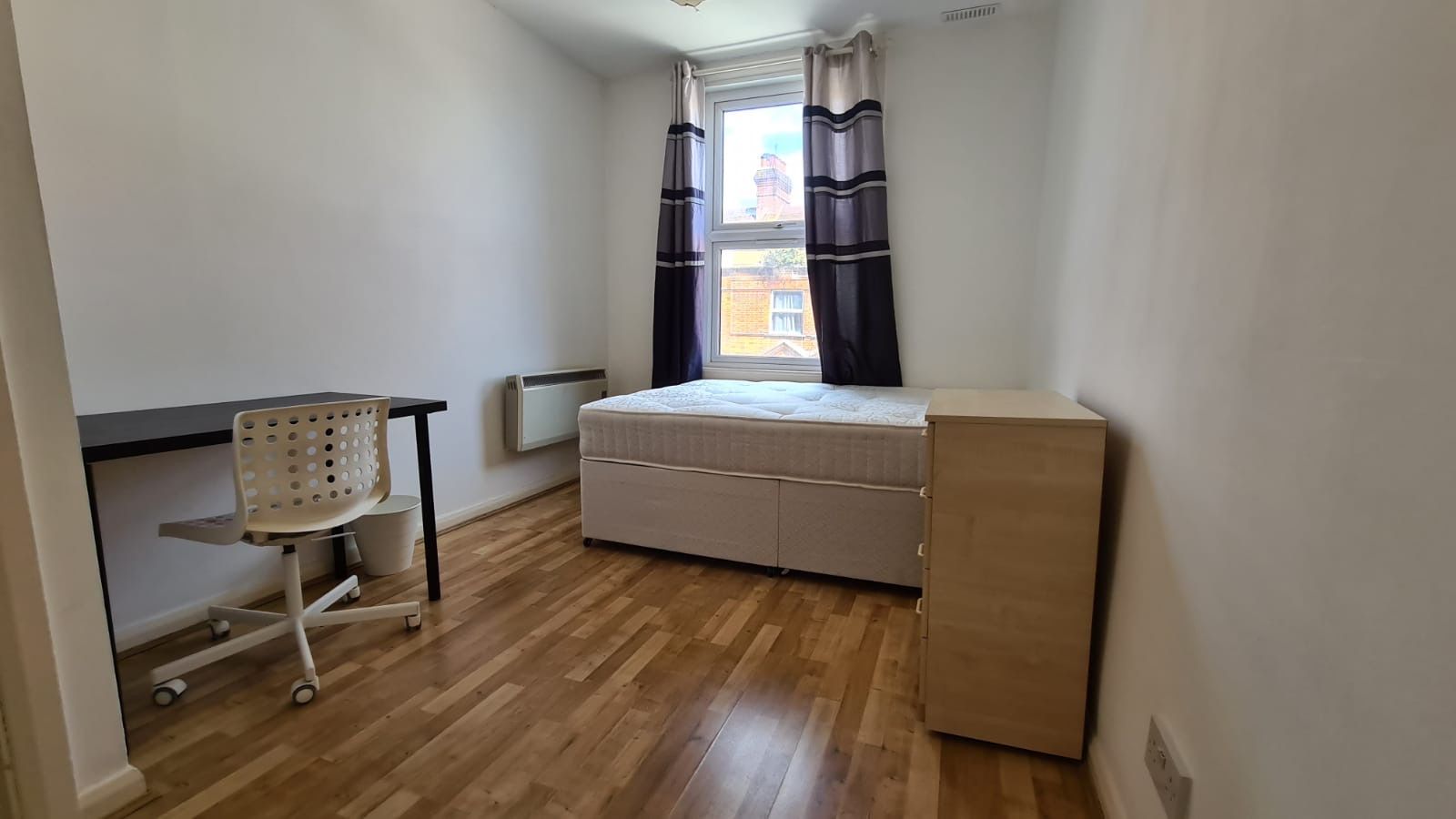 2 bedroom flat flat/apartment To Let in Willesden - Photograph 9