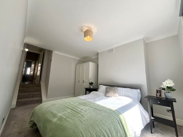 1 bedroom flat flat/apartment Under Offer in Westbourne Park - Photograph 4