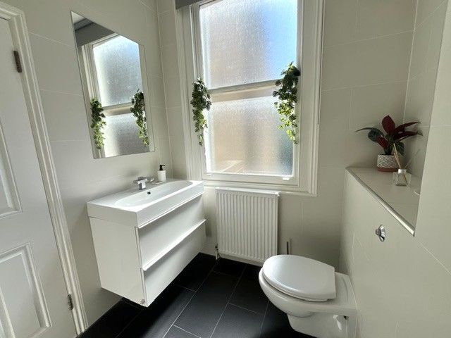 1 bedroom flat flat/apartment Under Offer in Westbourne Park - Photograph 6