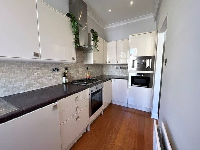 1 bedroom flat flat/apartment Under Offer in Westbourne Park - Photograph 3
