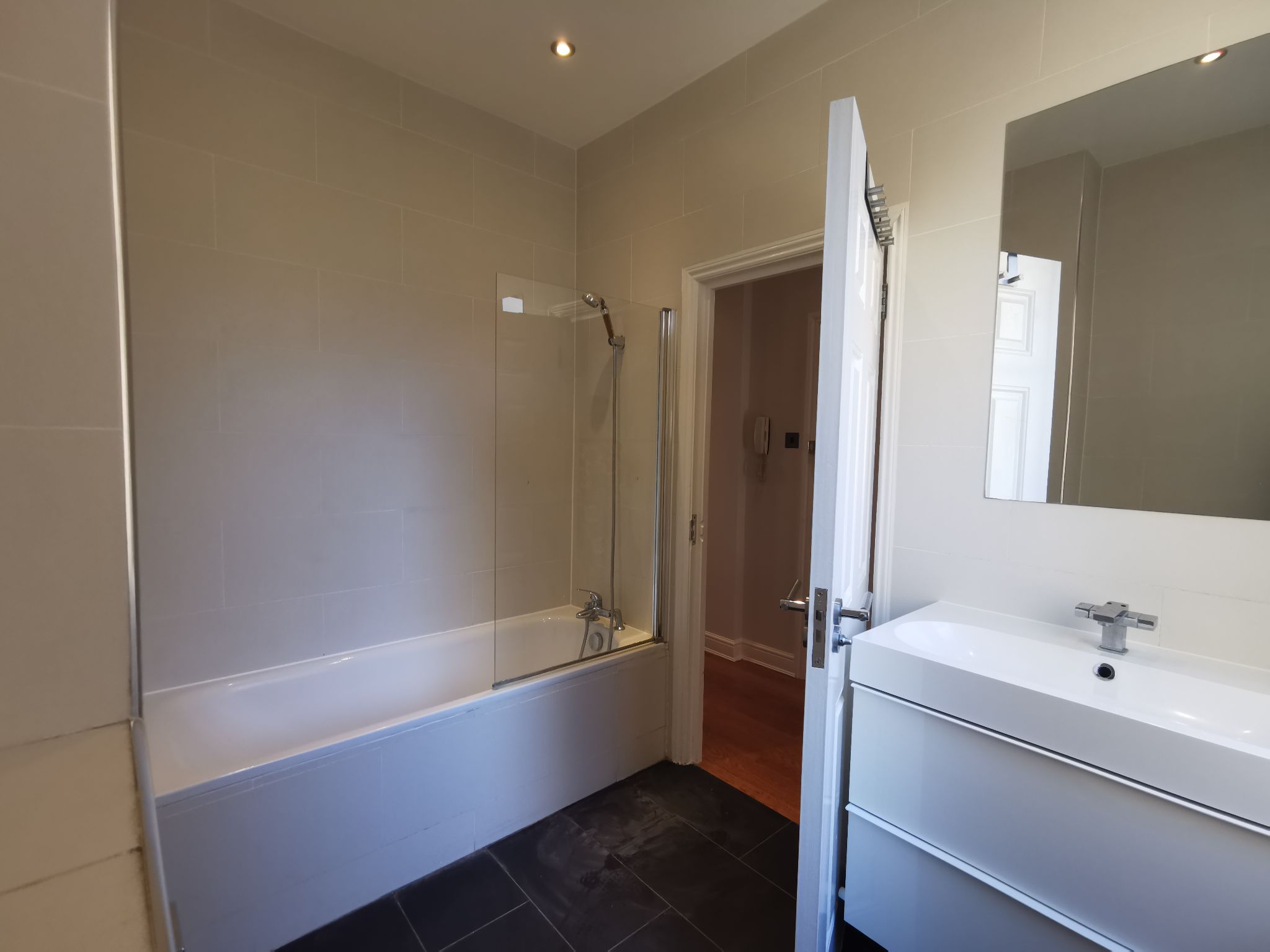 1 bedroom flat flat/apartment To Let in Westbourne Park - Photograph 8