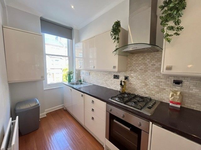 1 bedroom flat flat/apartment Under Offer in Westbourne Park - Photograph 5