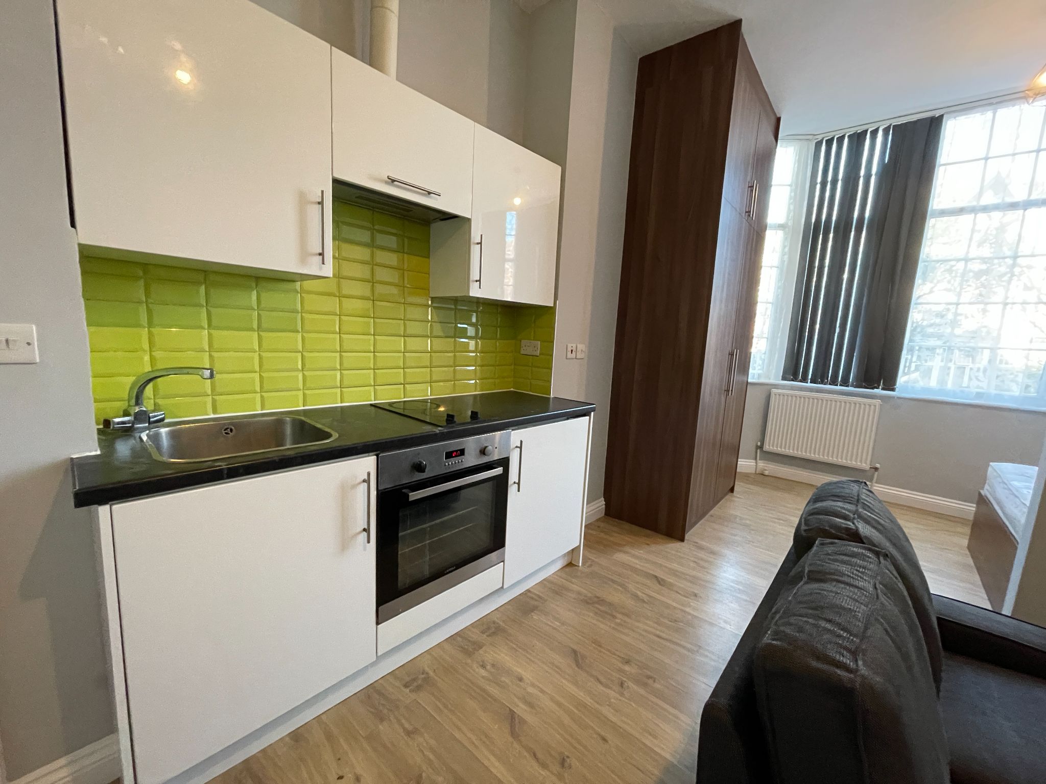 1 bedroom studio flat/apartment To Let in Willesden - Photograph 5