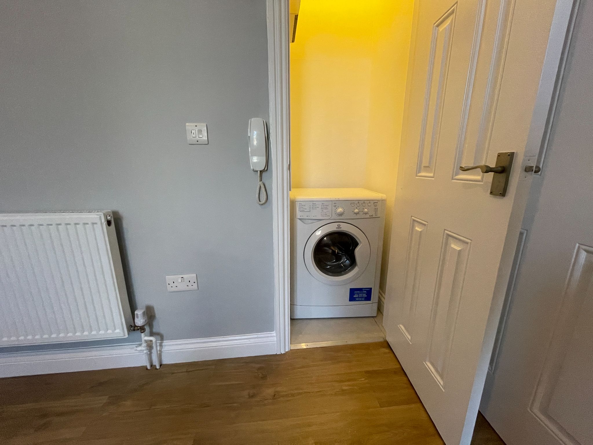 1 bedroom studio flat/apartment To Let in Willesden - Photograph 9