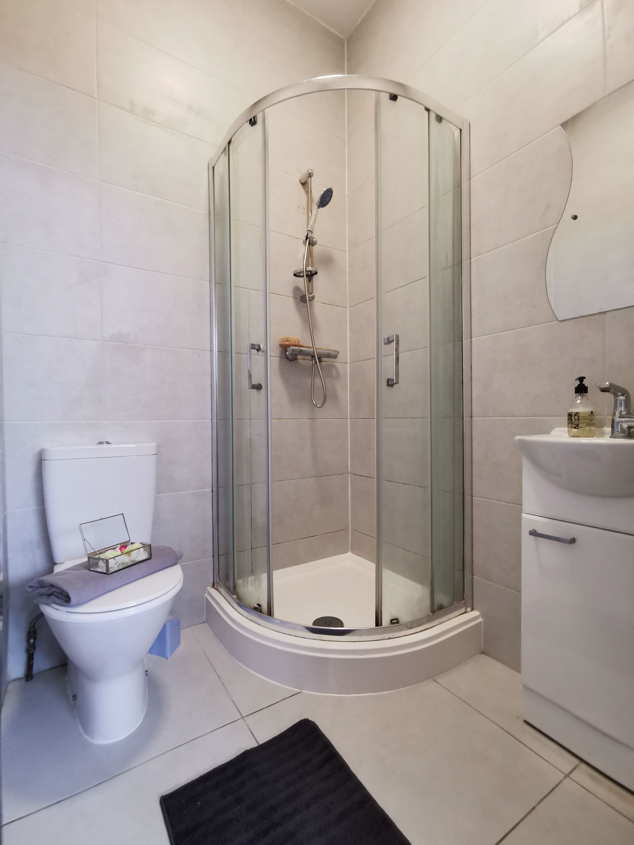 1 bedroom studio flat/apartment To Let in Willesden - Photograph 4