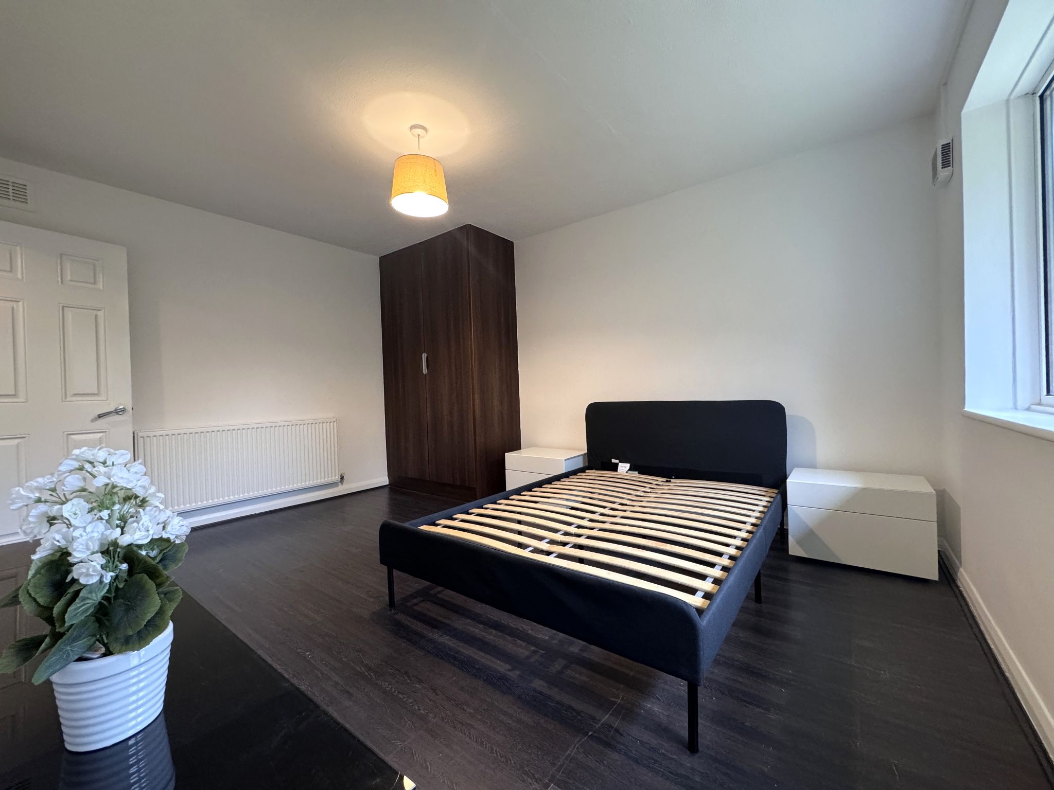 2 bedroom ground floor maisonette flat/apartment To Let in Edgware - Photograph 9