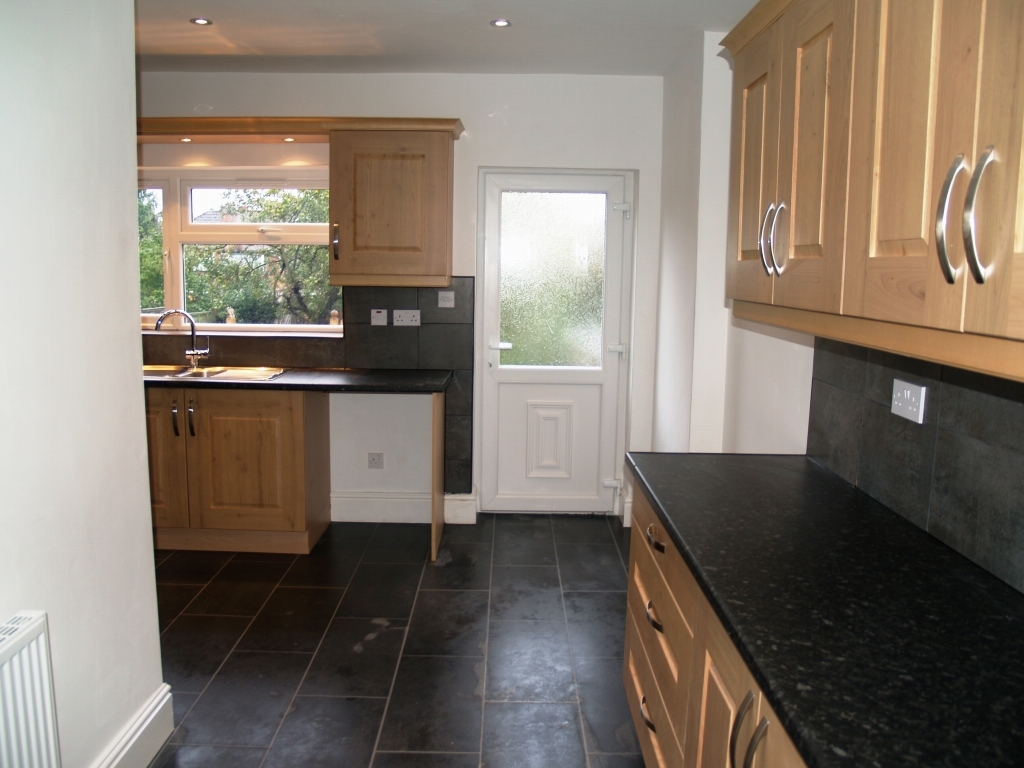 3 bedroom semi detached house SSTC in Solihull - photograph 10.