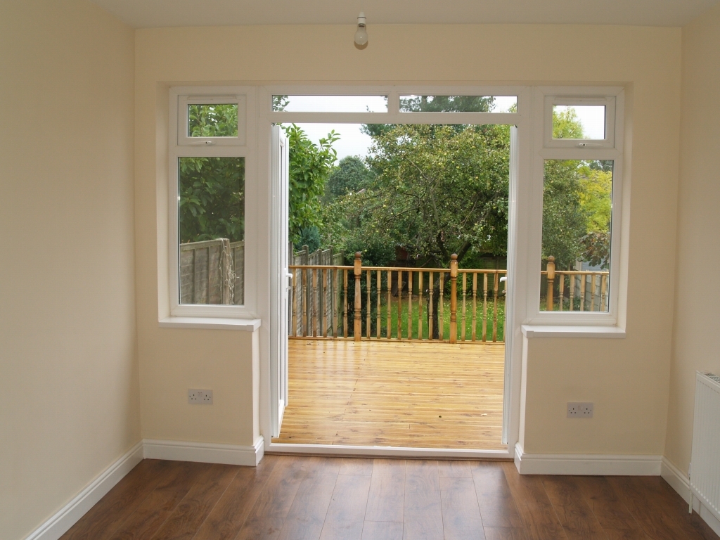 3 bedroom semi detached house SSTC in Solihull - photograph 5.