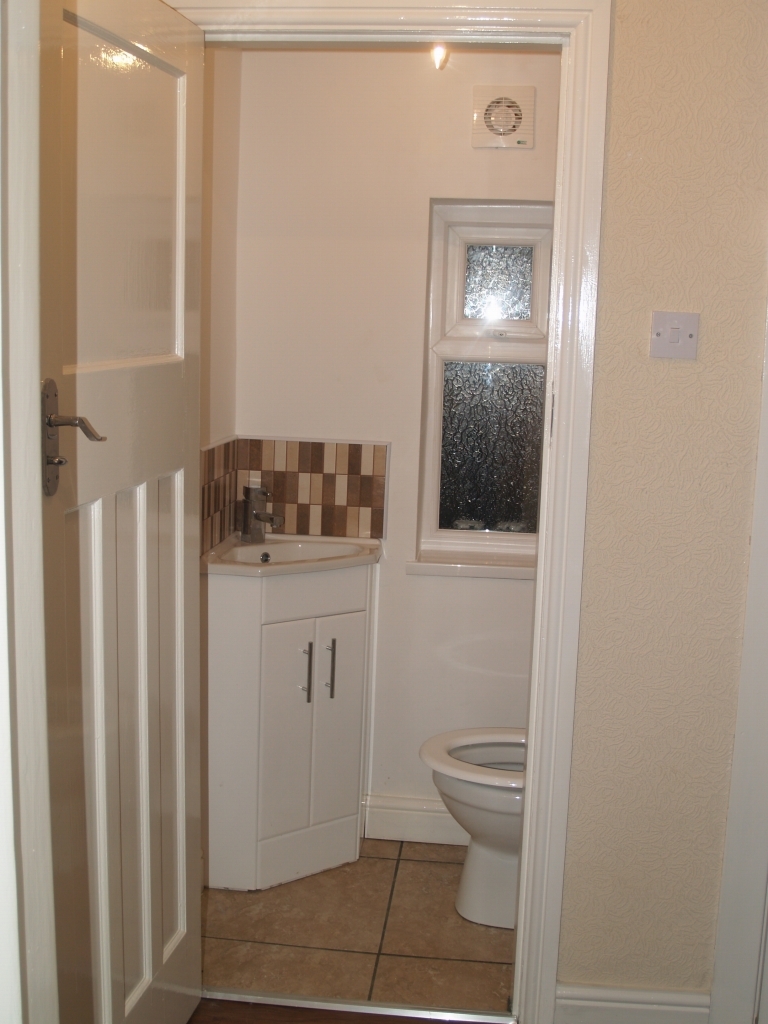 3 bedroom semi detached house SSTC in Solihull - photograph 11.