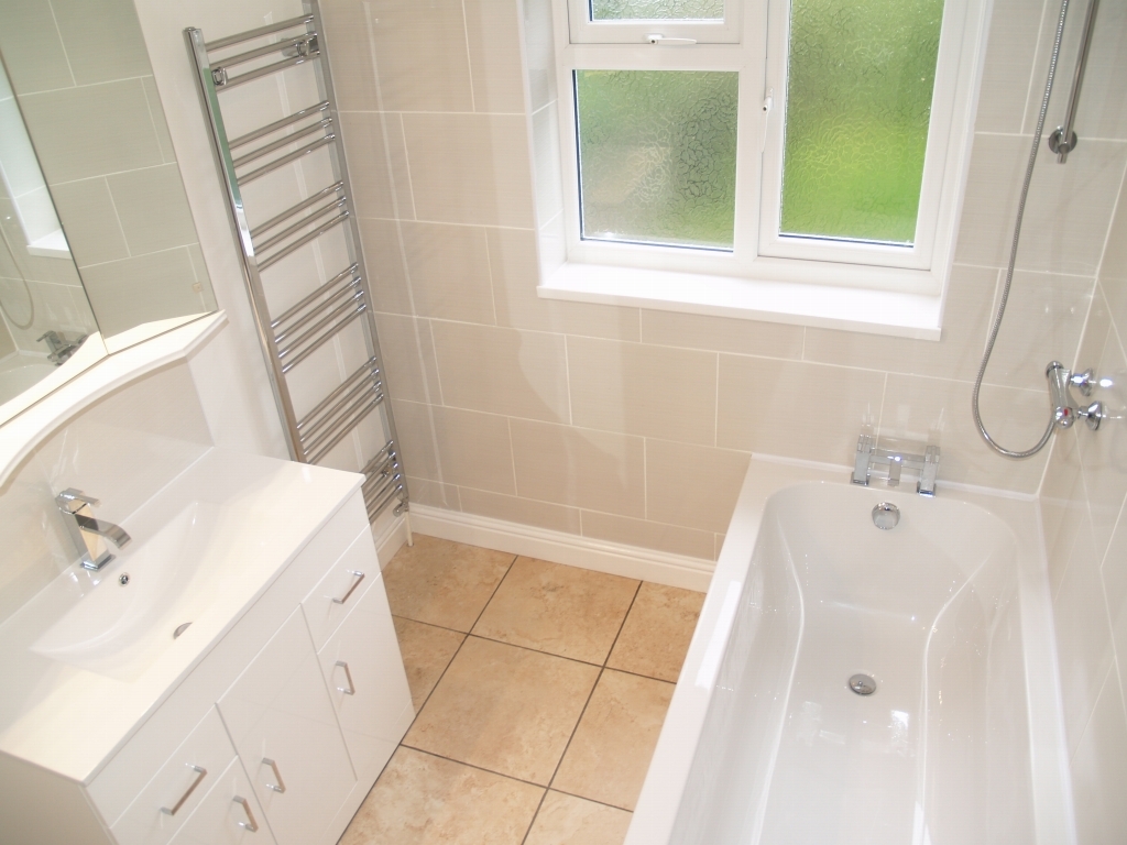 3 bedroom semi detached house SSTC in Solihull - photograph 14.