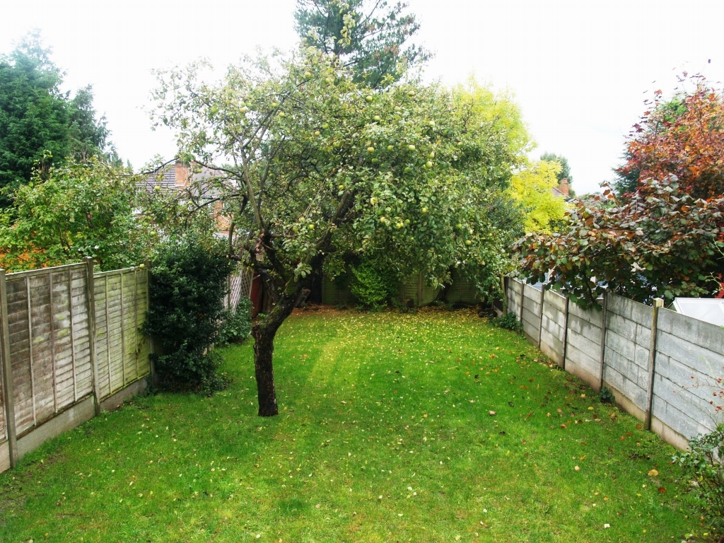 3 bedroom semi detached house SSTC in Solihull - photograph 16.