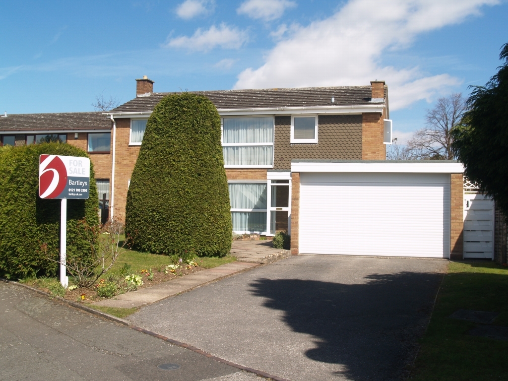 4 bedroom detached house Sold in Solihull - Main Image.