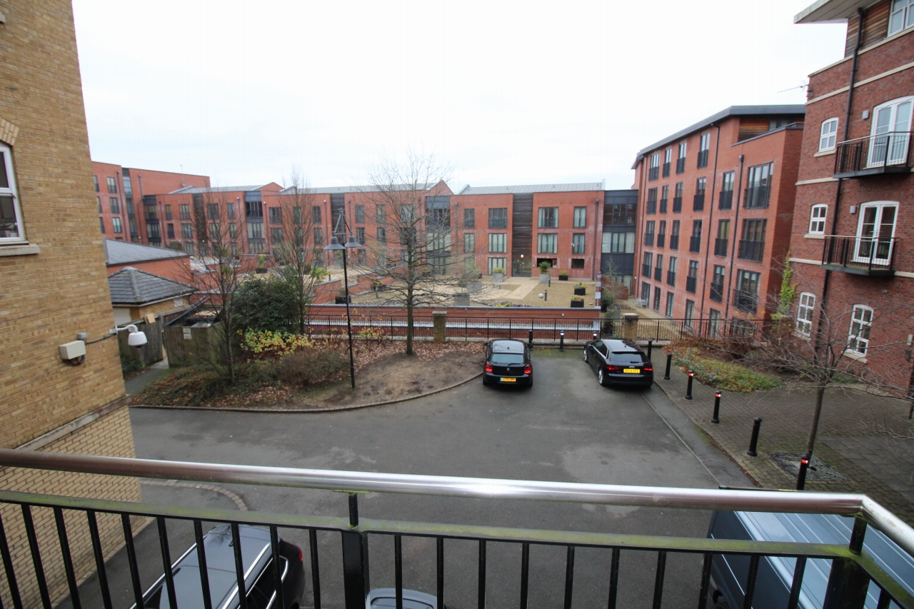 2 bedroom apartment flat/apartment Let Agreed in Solihull - Photograph 5.