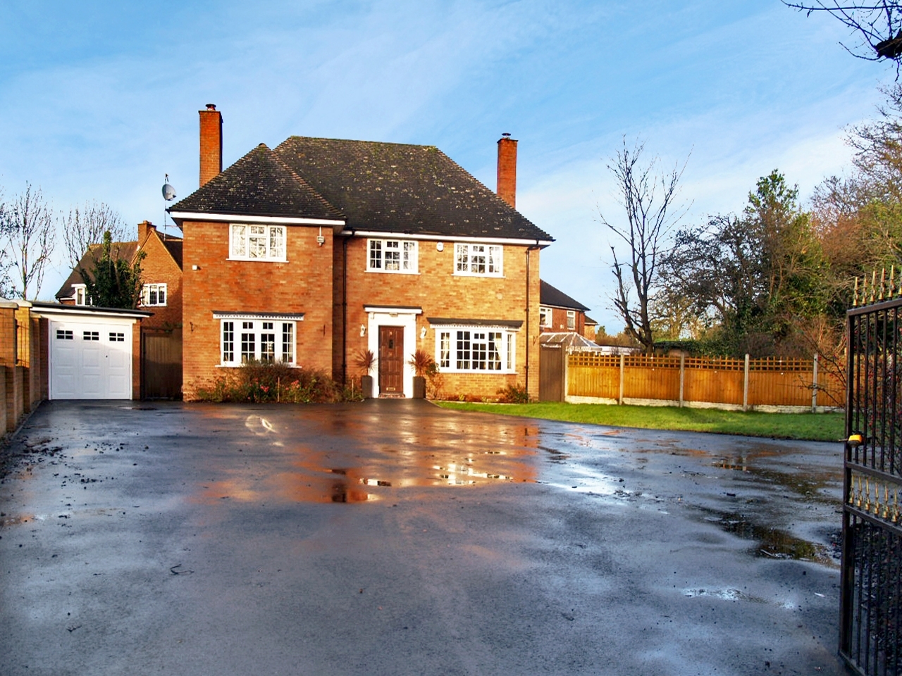 4 bedroom detached house SSTC in Solihull - photograph 1.