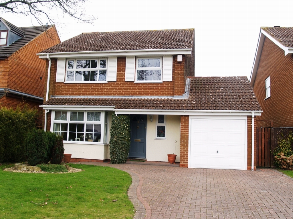 4 bedroom detached house Sold in Solihull - Main Image.