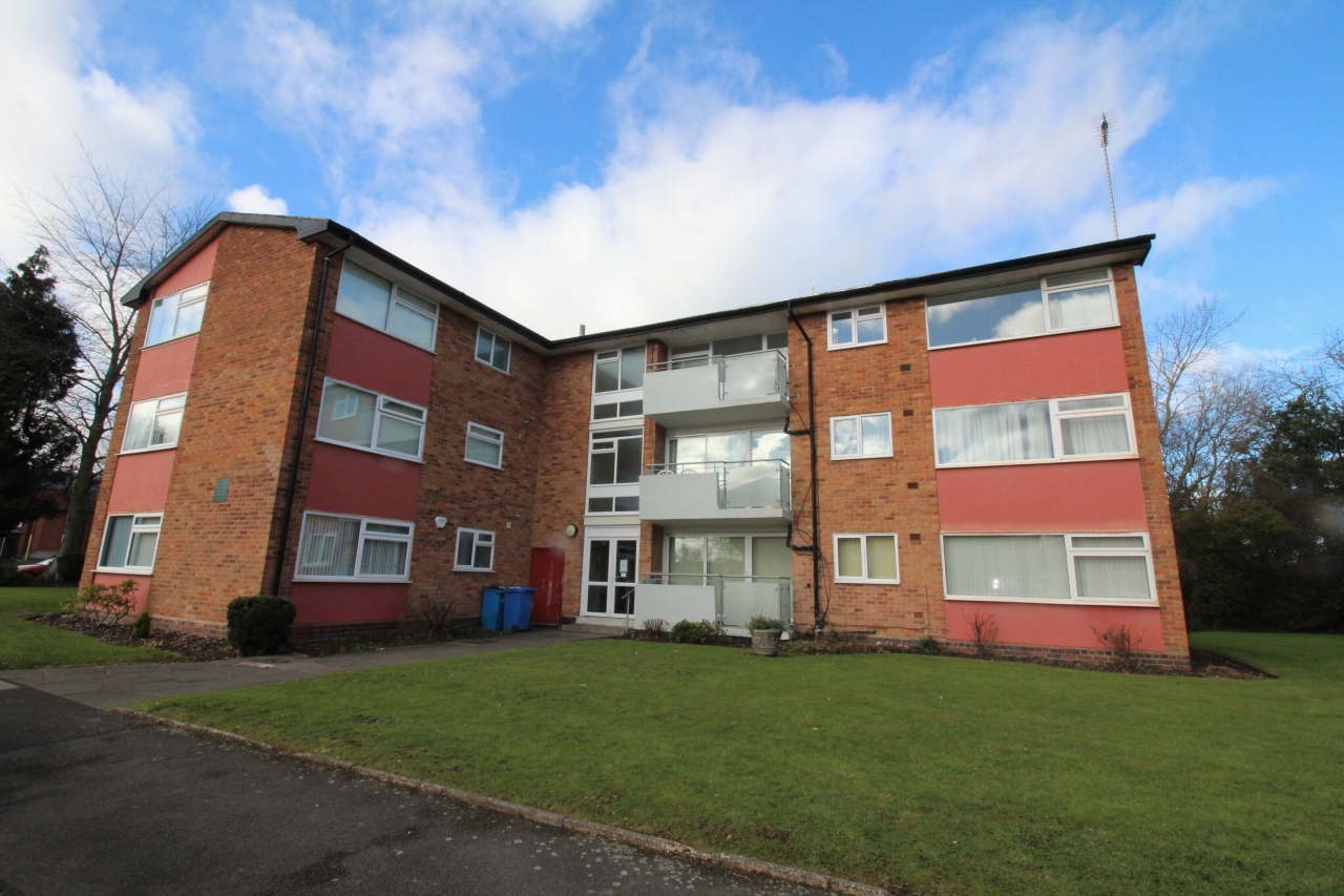 2 bedroom apartment flat/apartment SSTC in Solihull - Main Image.