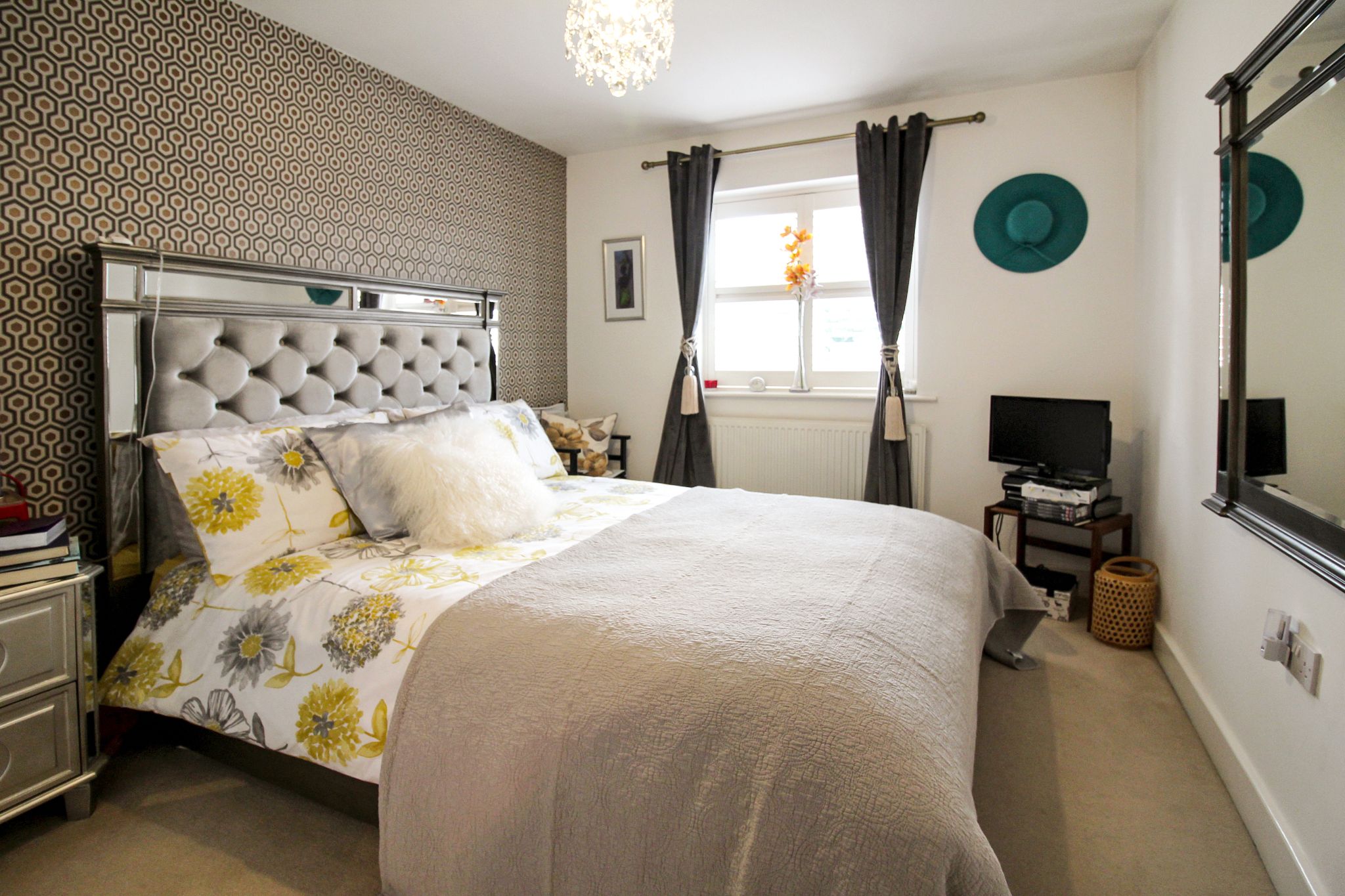 4 bedroom semi-detached house SSTC in Solihull - Photograph 9.