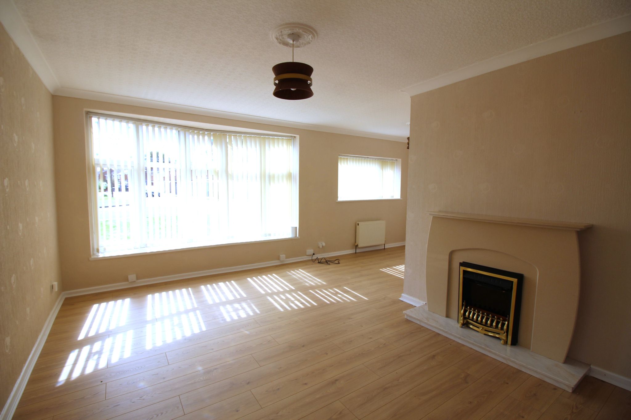 2 bedroom detached bungalow To Let in Solihull - Property photograph.