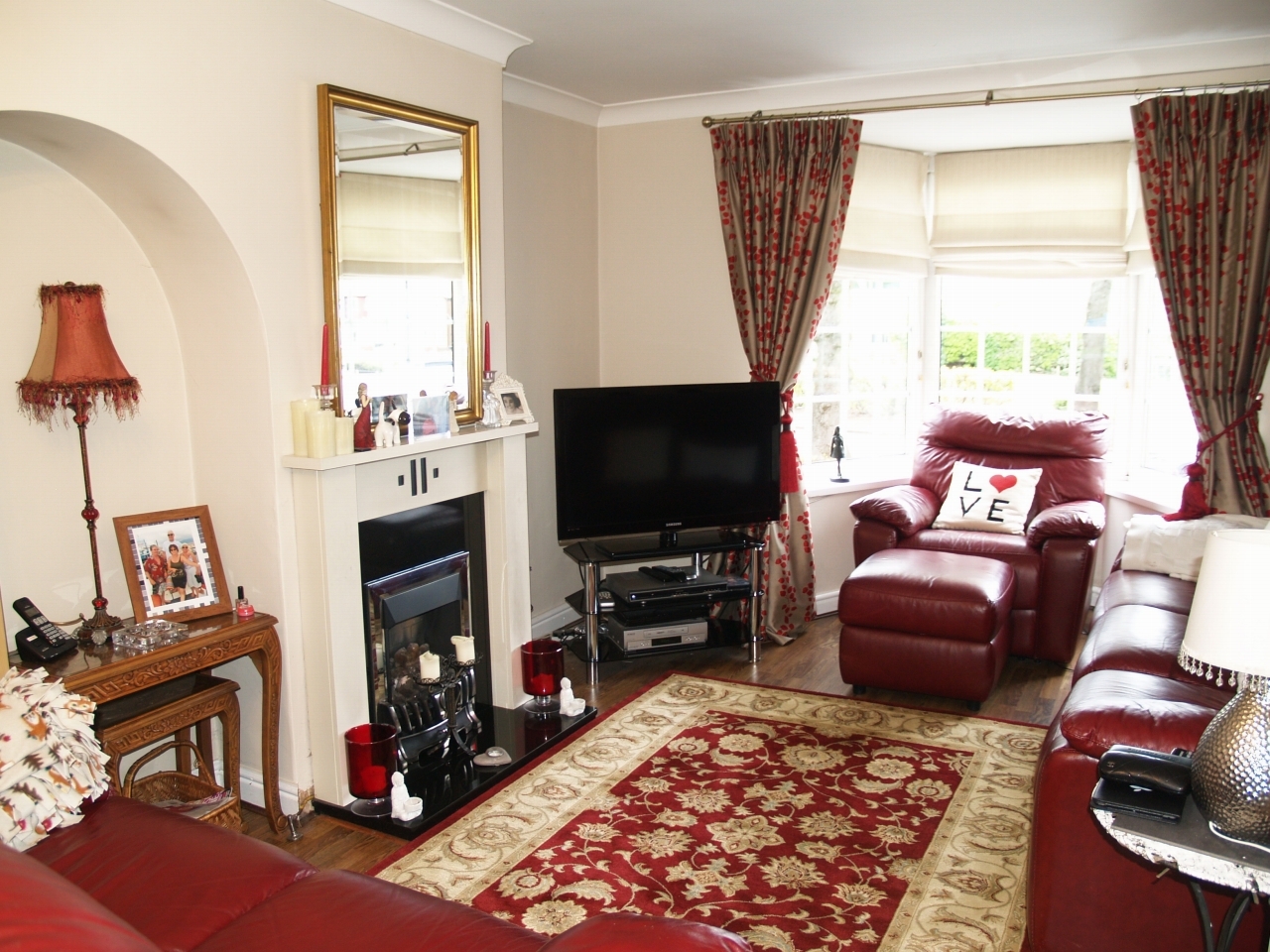 3 bedroom semi detached house Sold in Birmingham - photograph 2.