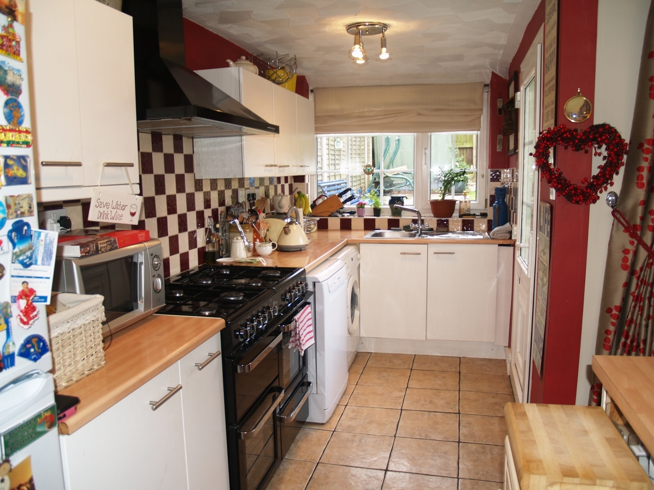 3 bedroom semi detached house Sold in Birmingham - photograph 4.