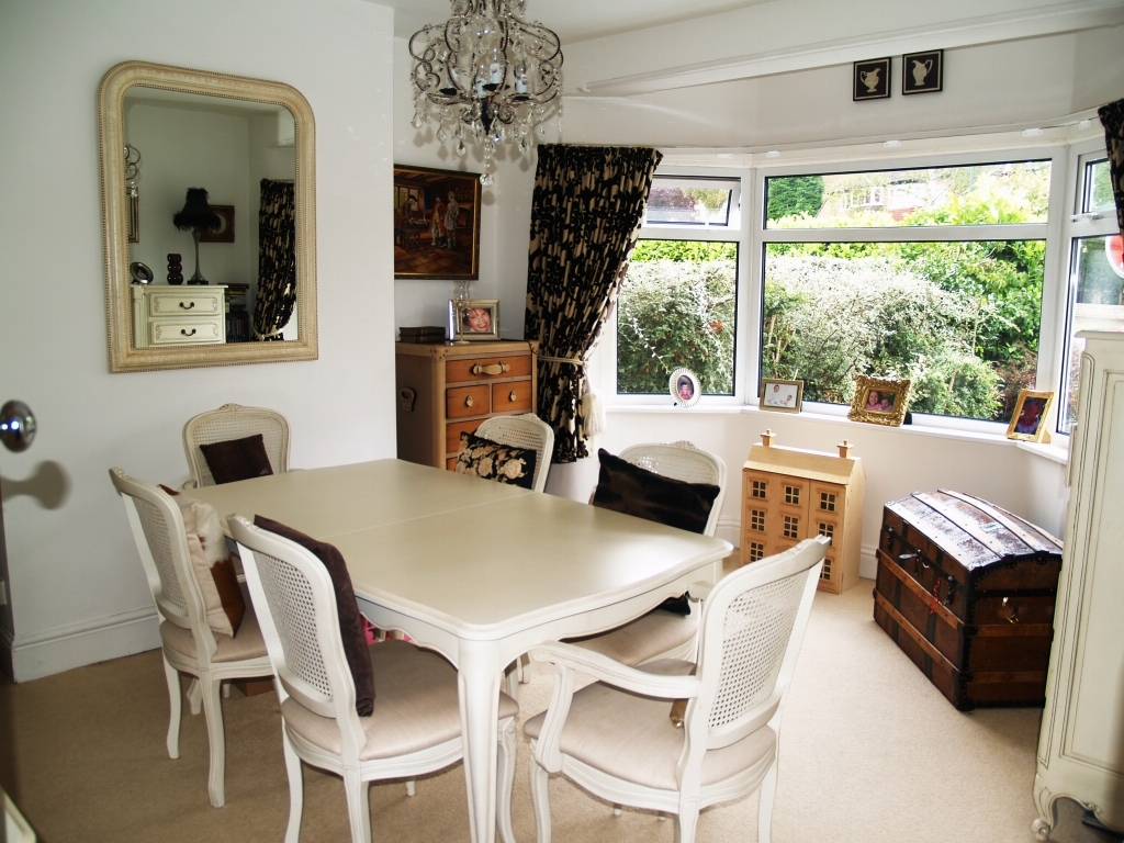 3 bedroom semi detached house Sold in Solihull - photograph 4.