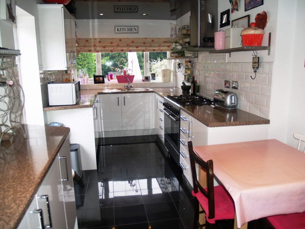 3 bedroom semi detached house Sold in Solihull - photograph 5.