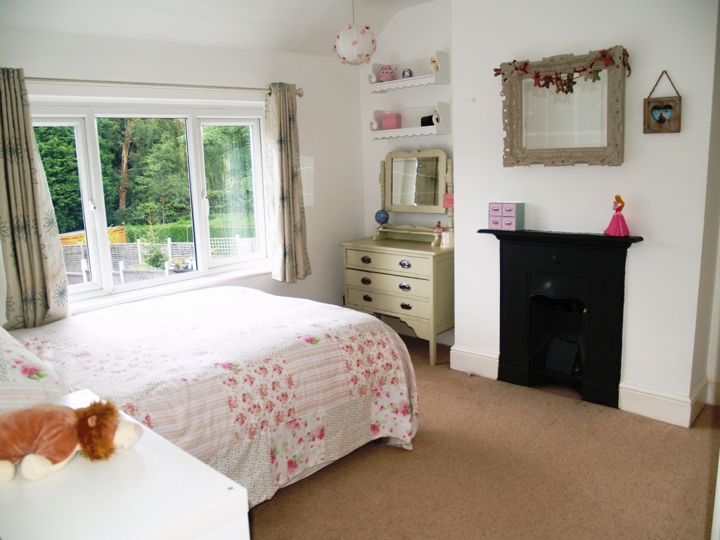 3 bedroom semi detached house Sold in Solihull - photograph 8.