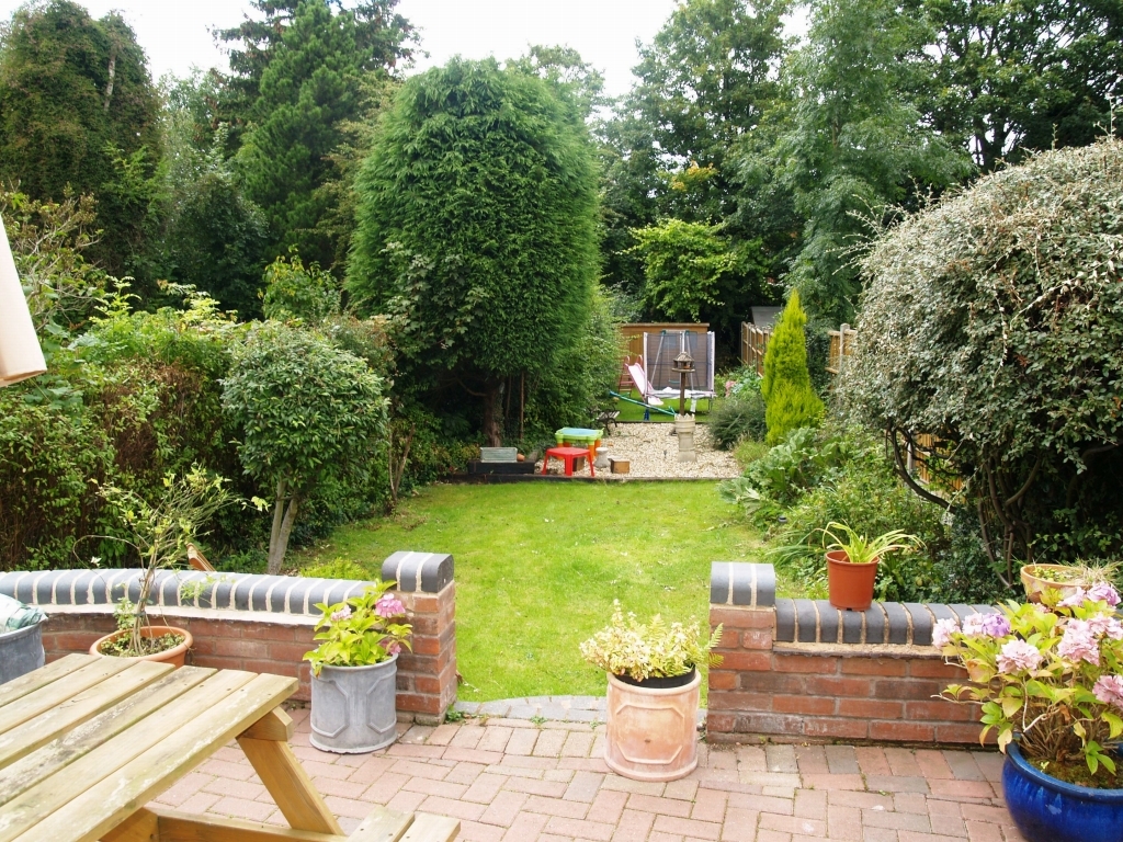 3 bedroom semi detached house Sold in Solihull - photograph 2.