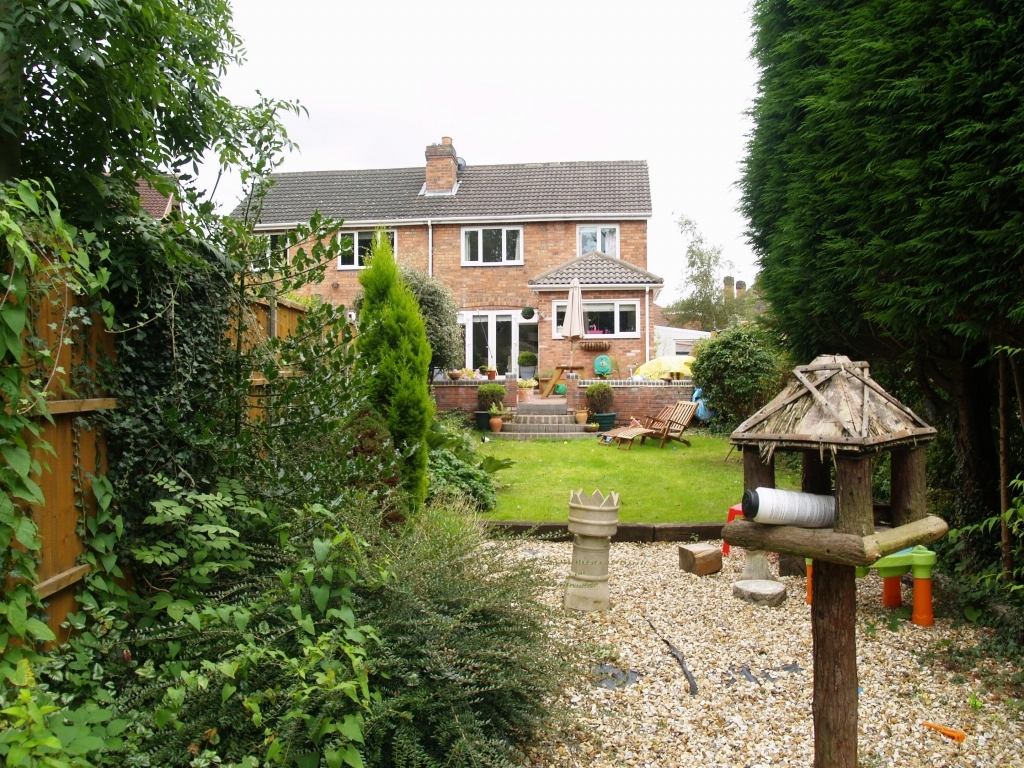 3 bedroom semi detached house Sold in Solihull - photograph 11.