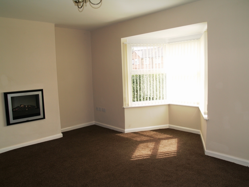3 bedroom end terraced house To Let in Birmingham - Photograph 3.
