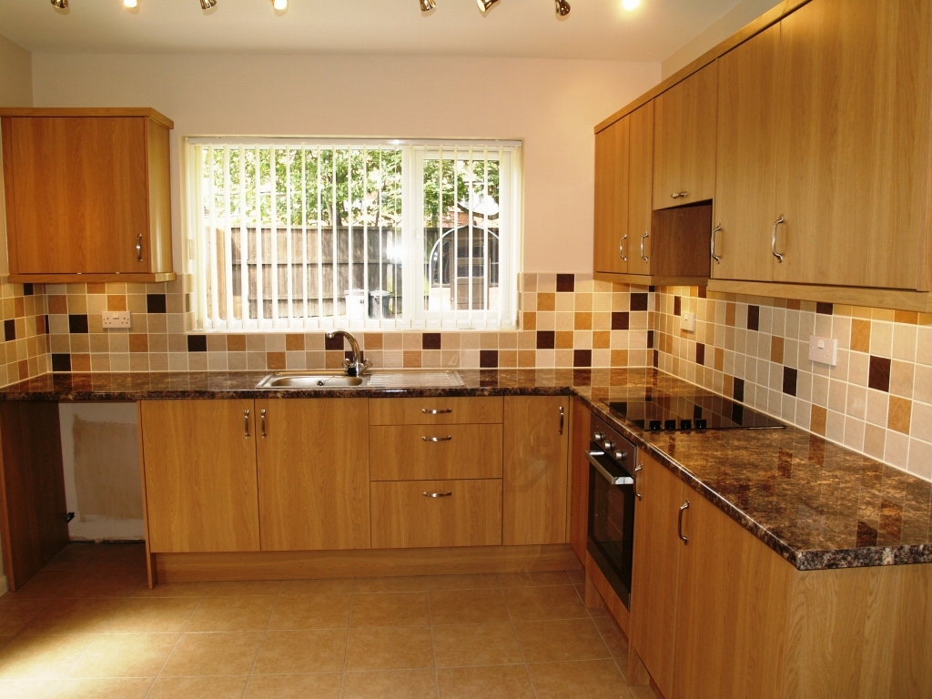 3 bedroom end terraced house To Let in Birmingham - Photograph 1.