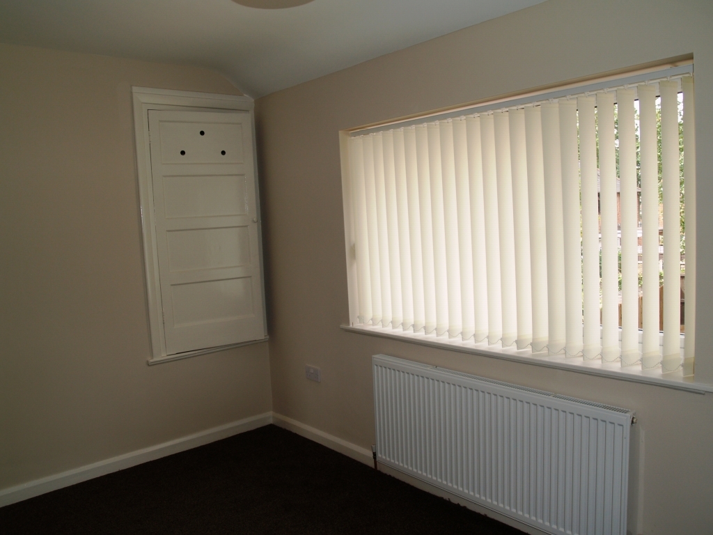 3 bedroom end terraced house To Let in Birmingham - Photograph 4.